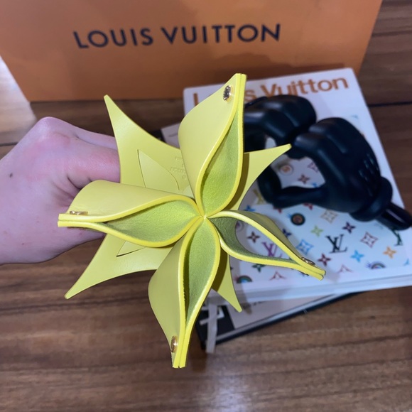 AUTHENTIC LOUIS VUITTIN ORIGAMI FLOWERS BY ATELIER OÏ “OBJETS NOMADES IN ANISE” - Picture 12 of 13